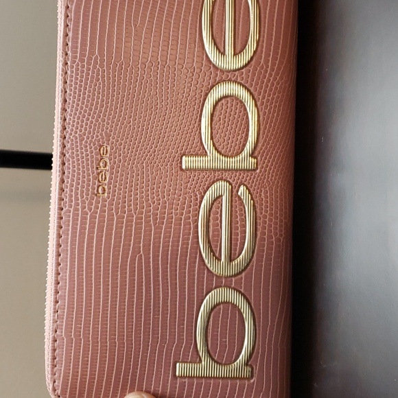 Bebe Fabiola Stamped Lizard Continental Zip Around Wallet*NWOT* - Picture 9 of 9